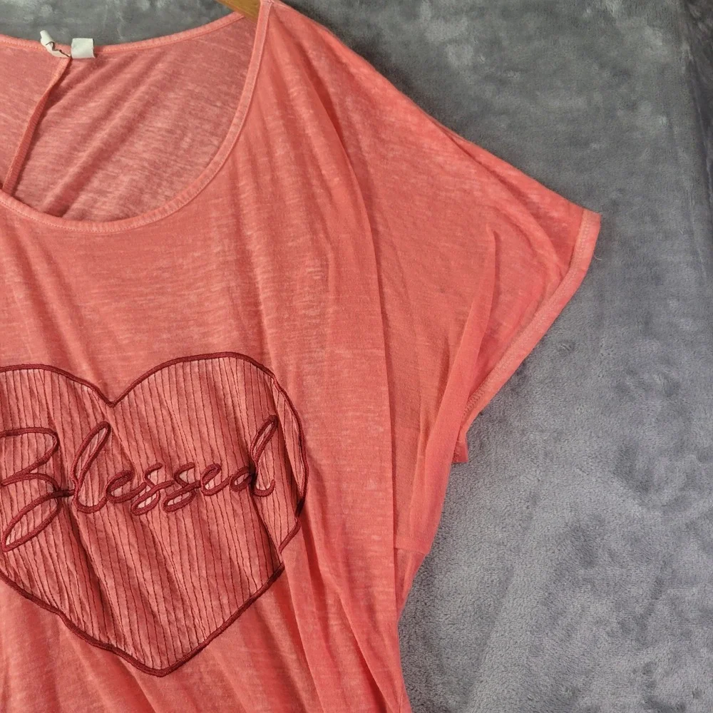 Est. 1946 Womens Plus Size 22/24W Coral Graphic Heart‎ Blessed Tie Hem Top
